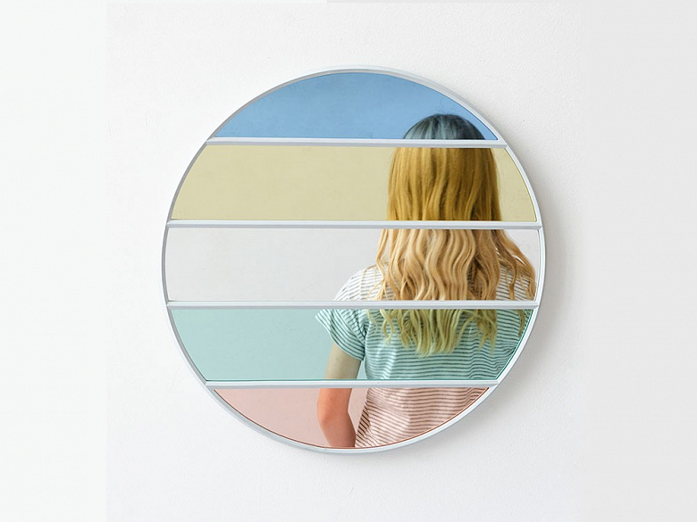 фото:Разноцветные зеркала