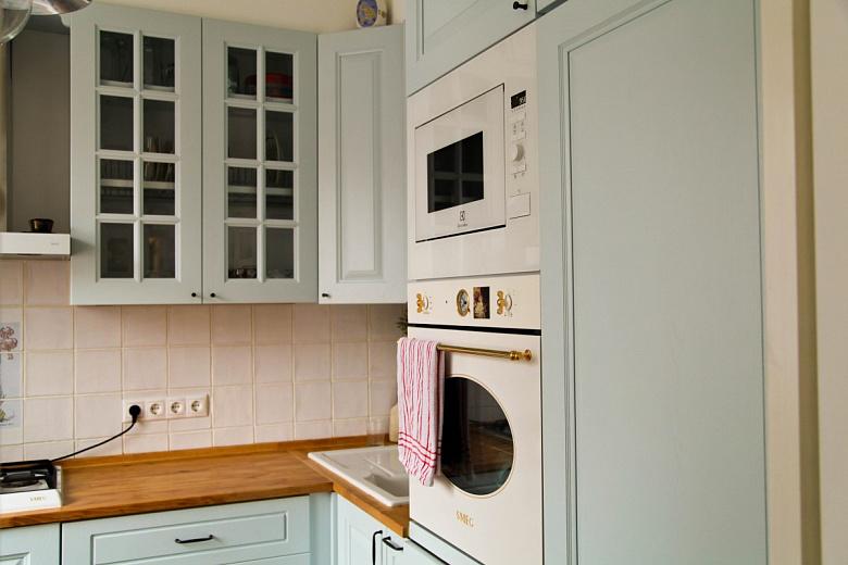фото:Маленькая цветная квартира: кухня