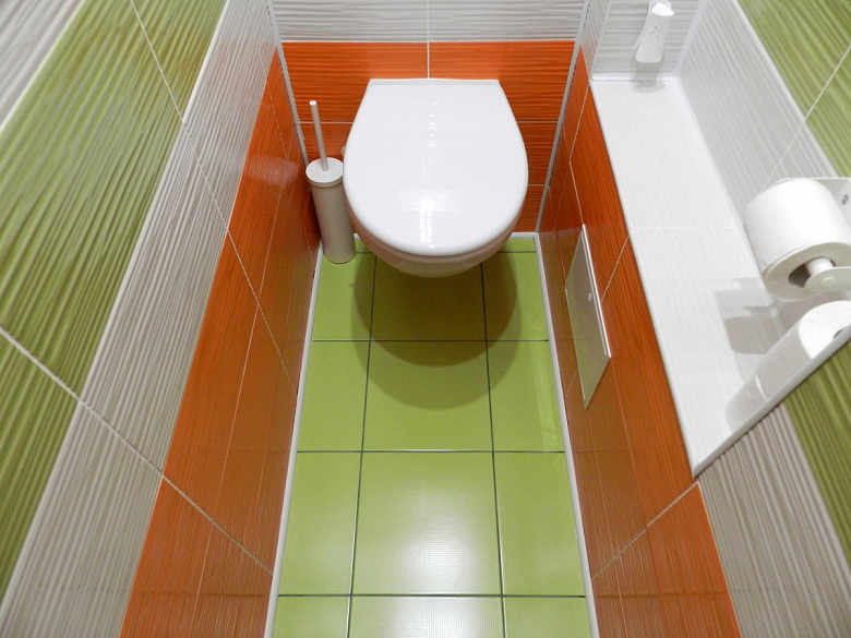 фото:Дом желтой совы: ванная и туалет в цветах ирландского флага