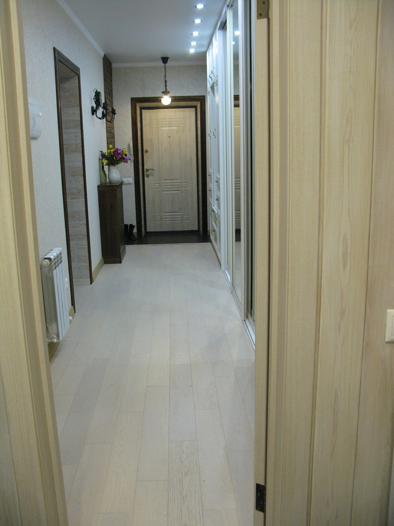 фото:Длинный и очень удобный коридор