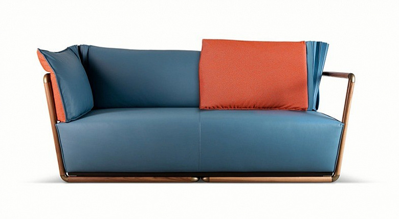 фото:Синее и красное: двухцветный диван