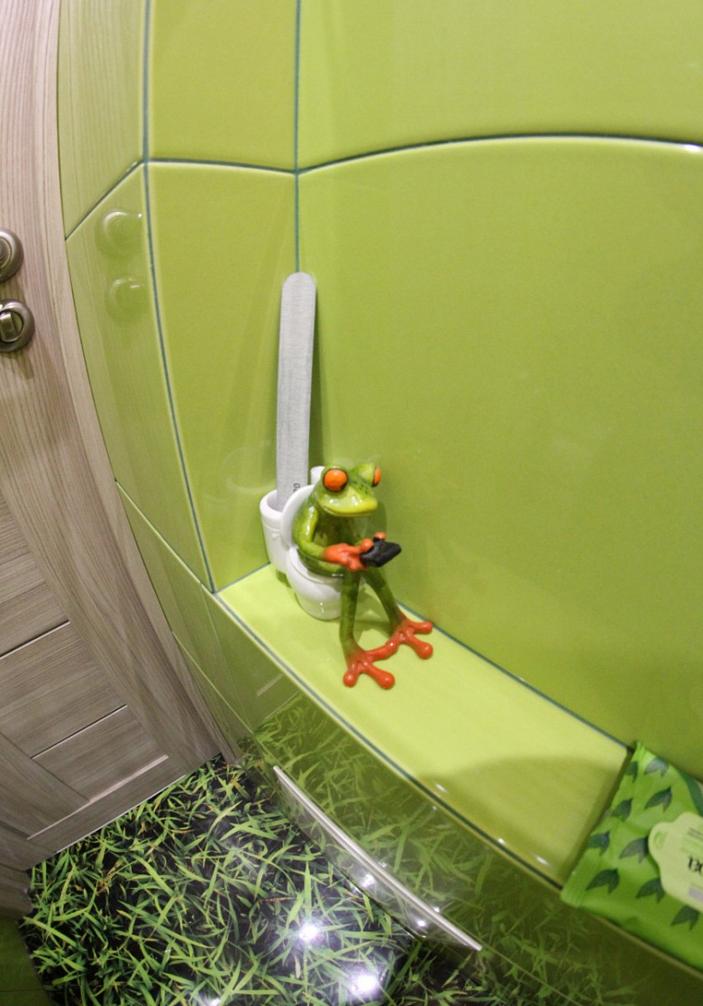 фото:Салатный туалет с лягушкой