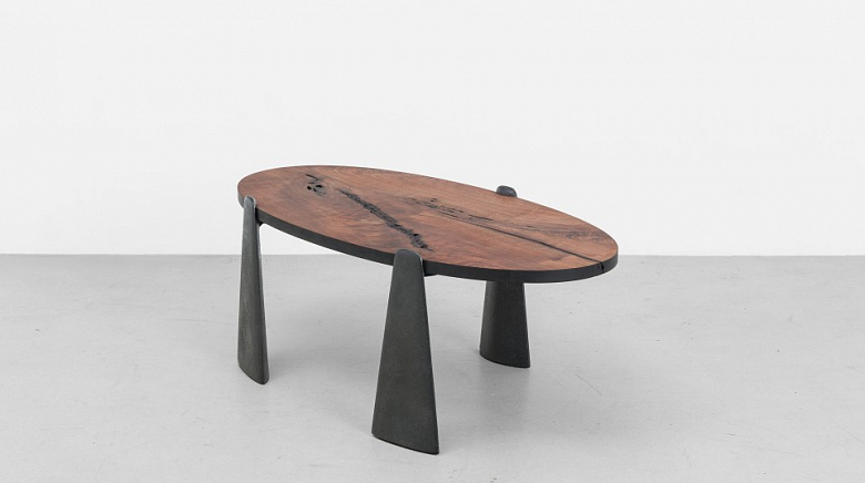 фото:Металл и дерево - столы необычной формы