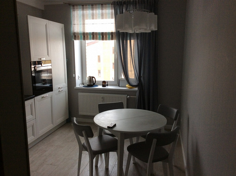 фото:Лысая квартира: кухня и гостиная-спальня-кабинет