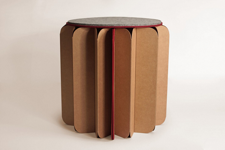 фото:Мебель или книга? Складной табурет в духе оригами