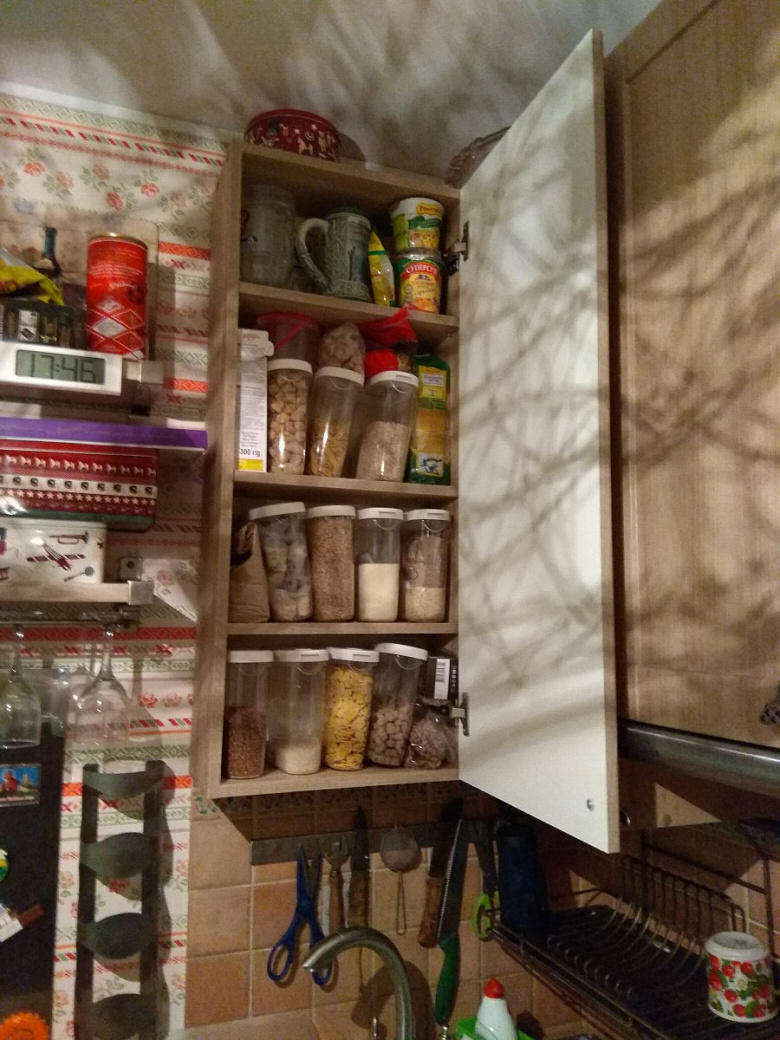 фото:Кухня 5 метров с большим холодильником, стиралкой и посудомойкой