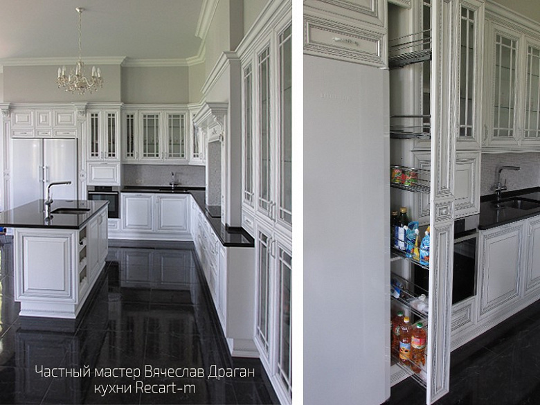 фото:Классическая белая кухня с патиной с порталом и островом в загородный дом