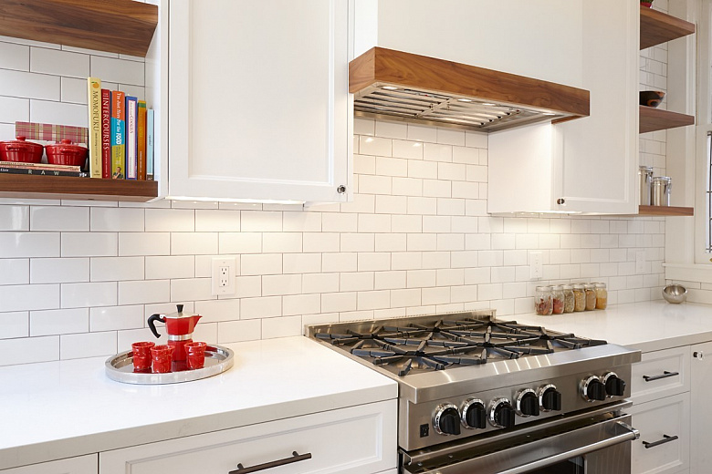фото:Какую плитку выбрать на кухонный фартук?