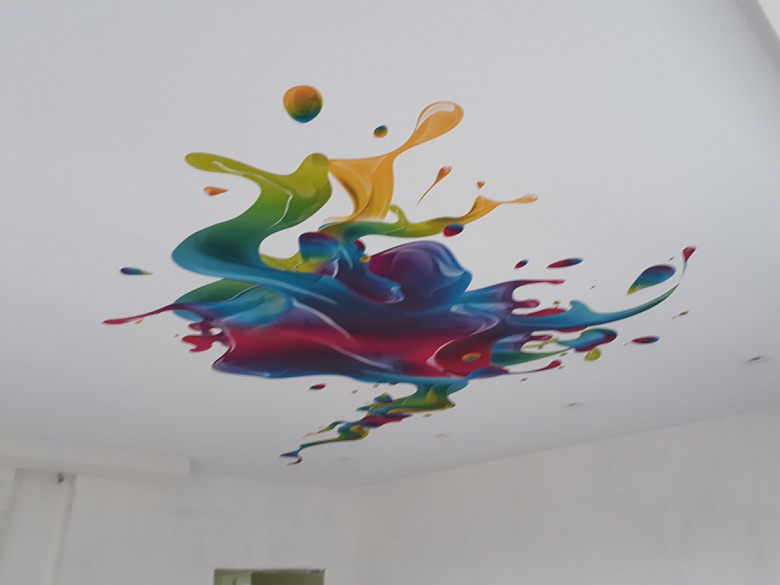 фото:Рисунок абстракция на натяжном потолке