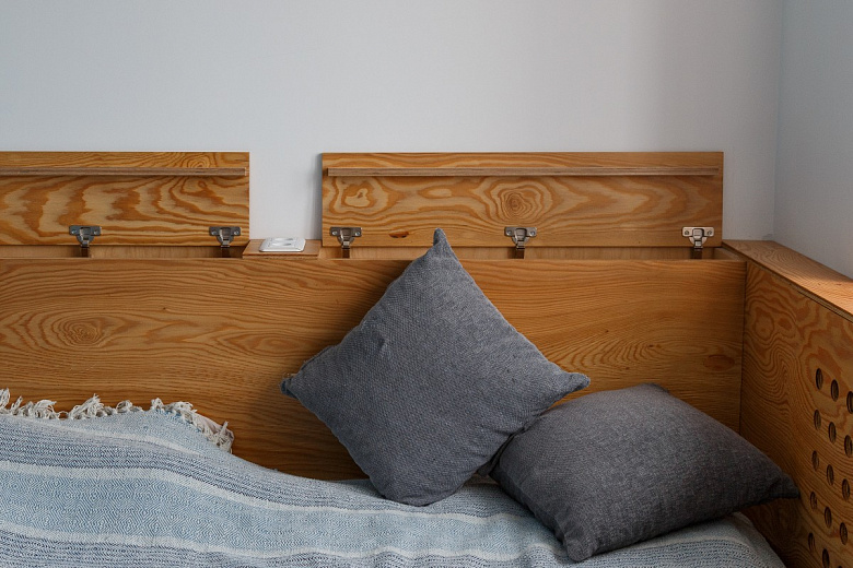 фото:Кровать из еловой фанеры