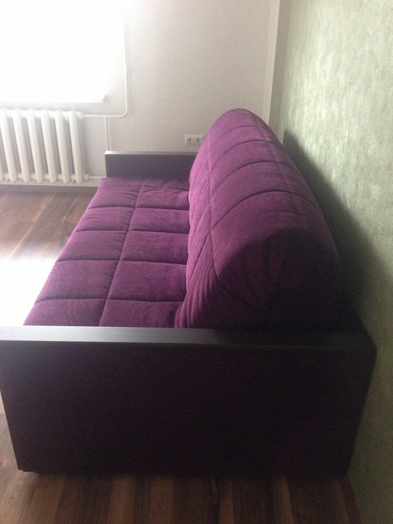 фото:Наша комната с фиолетовым диваном:)