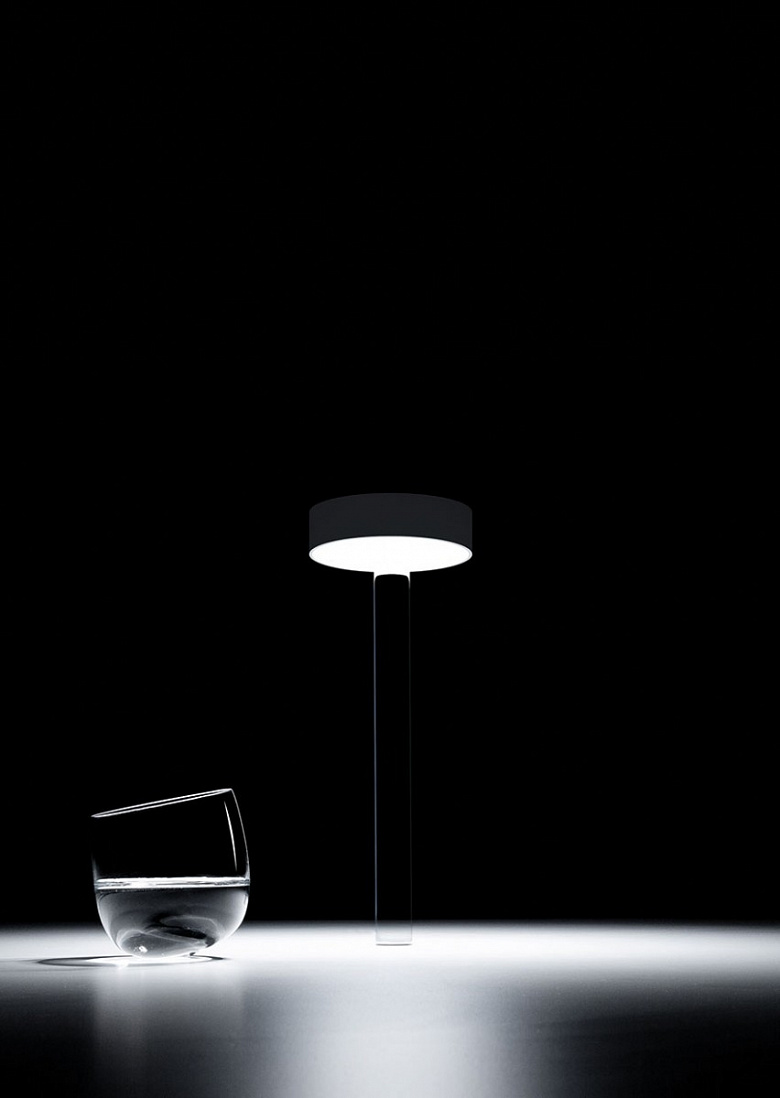 фото:Настольная лампа-невидимка