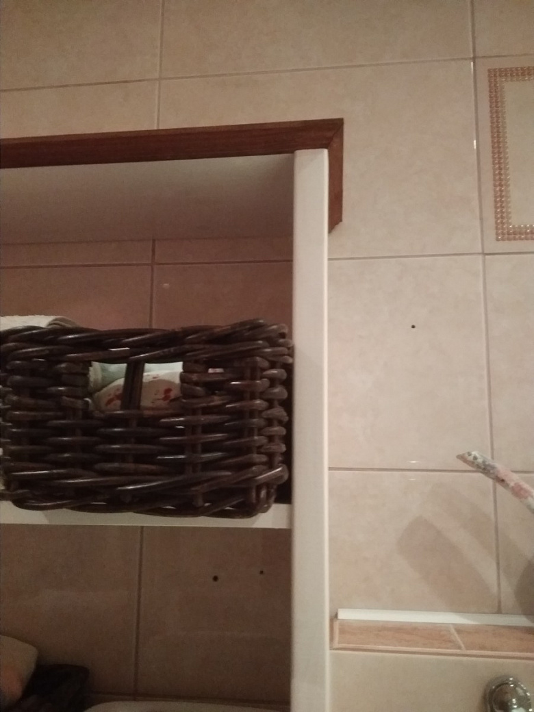 фото:Шкафчик в ванную комнату из сосновых щитов