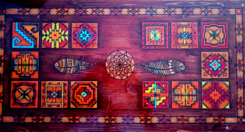 фото:Роспись столов в этнических стилях.