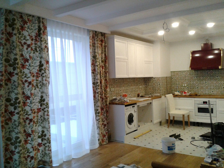 фото:Светлая квартира с панорамными окнами - часть 2. Кухня