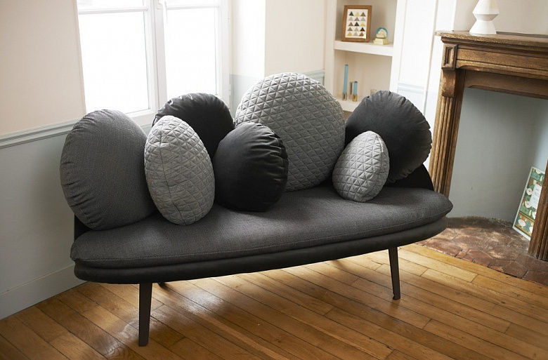 фото:Подушки с диваном