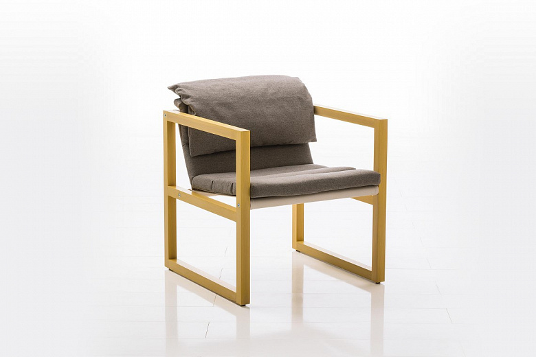 фото:Диван и кресло для отдыха – четкая геометрия