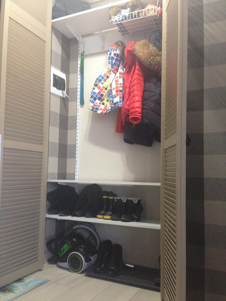 фото:Ещё один шкаф с жалюзийными дверцами