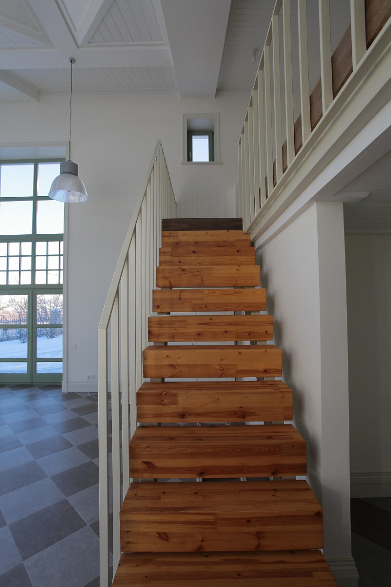 фото:Устройство лестницы из бруса