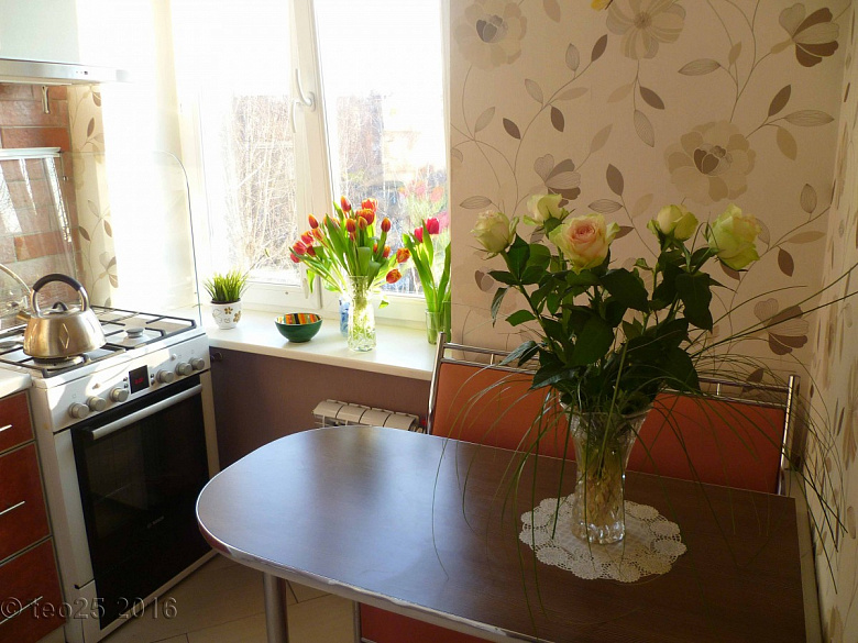 фото:Стол для маленькой кухни, передвигающийся по направляющей (продолжение Блога 1)