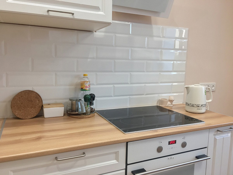 фото:Уютная белая кухня 11 кв м и куча лайфхаков, как сэкономить целое состояние