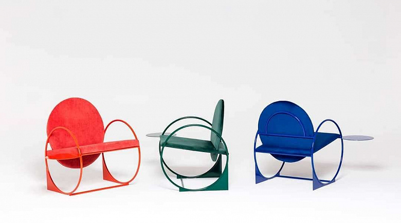 фото:Цветные кресла: круг в квадрате